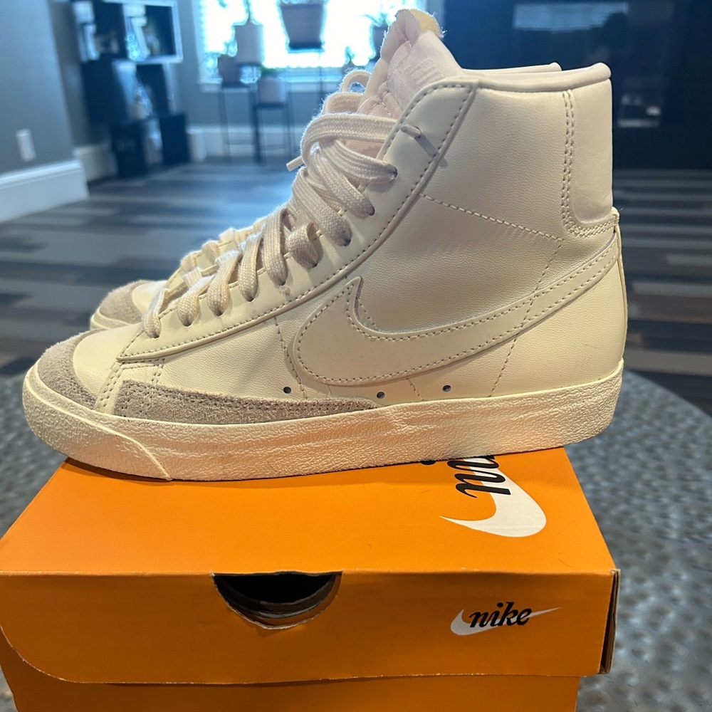 W Blazer Mid 77